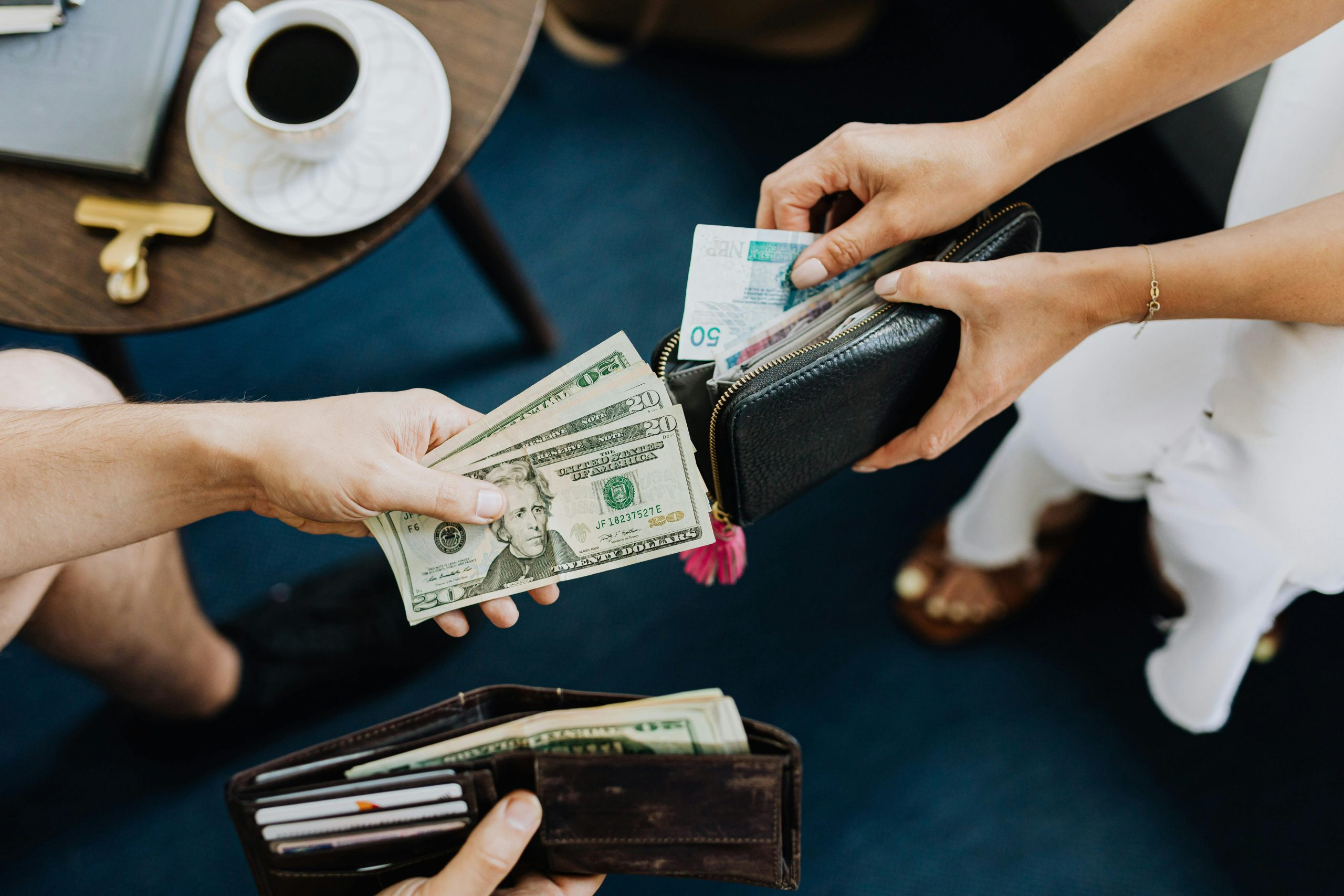 EarnIn vs. Chime vs. Dave - Which Cash Advance App Wins?
